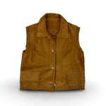 Die Leder Veste BABAH von LABEL17 ist aus weichem Velours-Leder gefertigt und bietet einen luxuriösen Tragekomfort. Dieses vielseitige Stück lässt sich als stilvolles Accessoire über einem klassischen weißen Hemd tragen und mit deiner Lieblingsjeans kombinieren, oder in Verbindung mit unserem Lederrock JACKIE für ein mutiges, elegantes Outfit. 