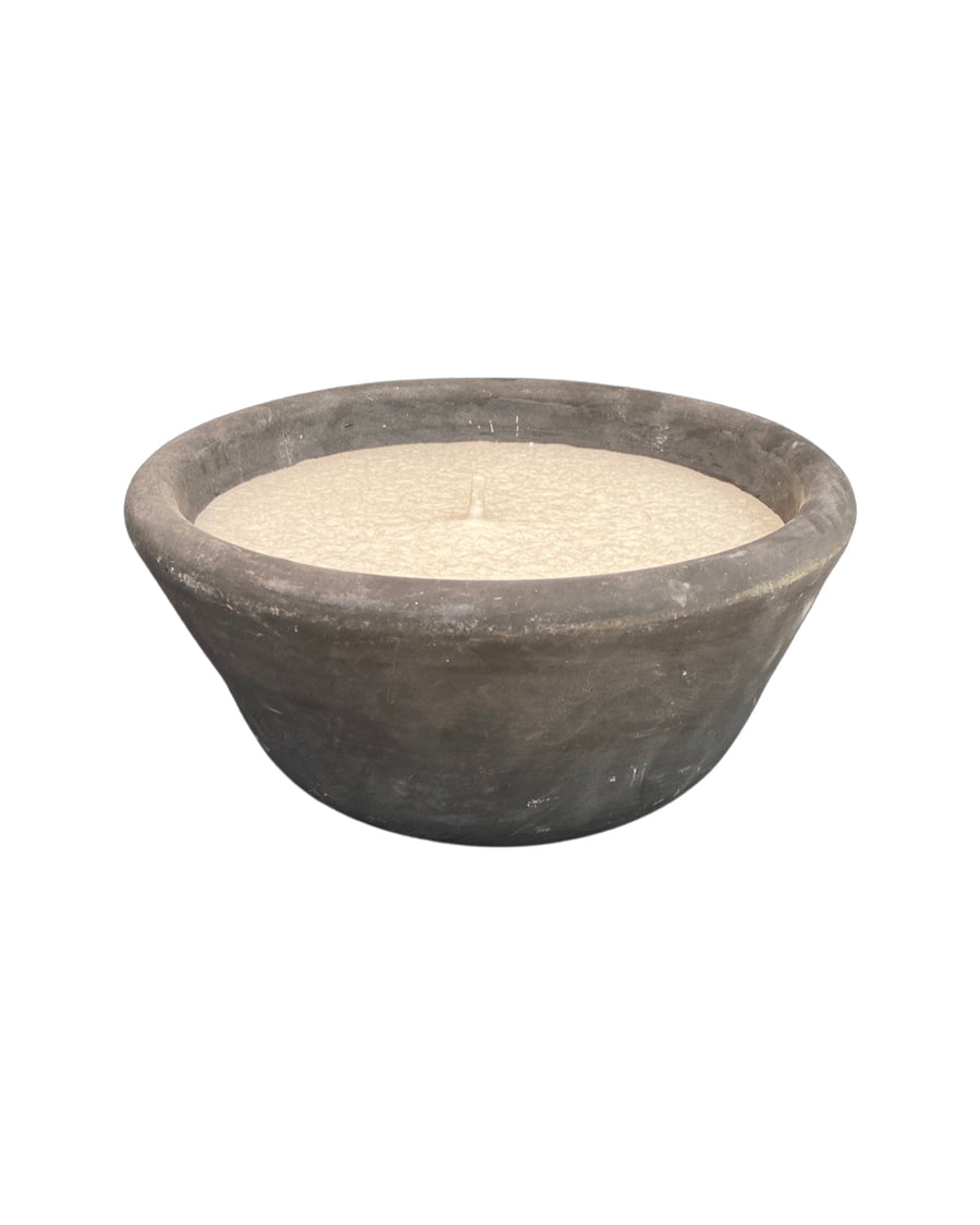 Outdoor Candle Pot with bright Olive Wax
