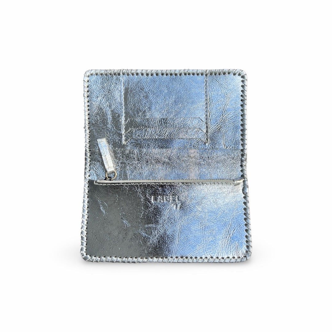 LABEL17 presents the Portemonnaie Ivy in Silver, made of supple Lamb-Nappaleather