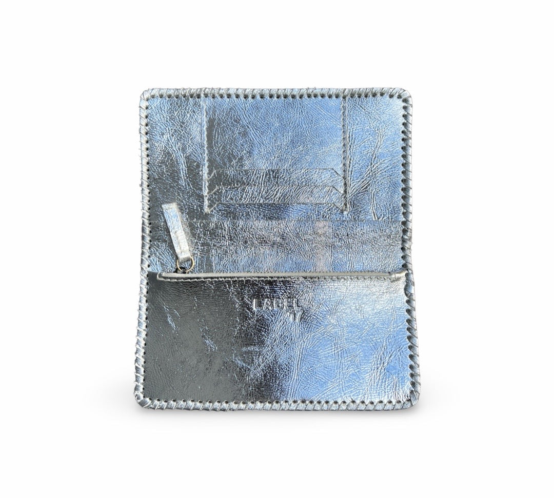 LABEL17 presents the Portemonnaie Ivy in Silver, made of supple Lamb-Nappaleather