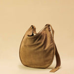 Saddle Bag IVY Medium aus Suede-Leder in Sand von LABEL17. Handgefertigt in Marokko