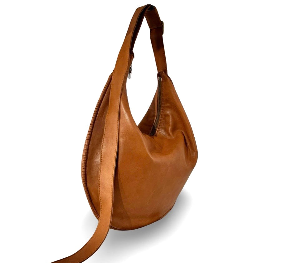 LABEL17 presents the Saddle Bag Ivy in Cognac, made of supple Lamb-Nappaleather