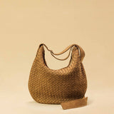 Saddle Bag LUNA Medium aus Suede-Leder in Sand von LABEL17. Handgefertigt in Marokko