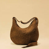 Saddle Bag LUNA Medium aus Suede-Leder in Toffee von LABEL17. Handgefertigt in Marokko