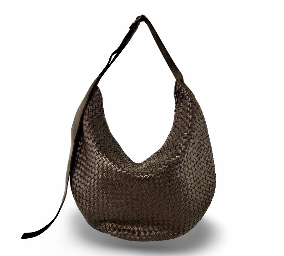 LABEL17 presents the Saddle Bag Tresse in Darkbrown, made of supple, hand-braided Lamb-Nappaleather