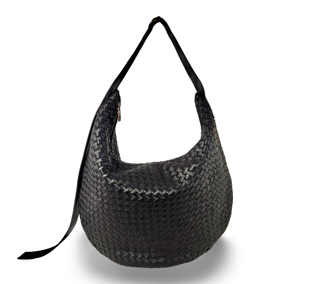 LABEL17 presents the Saddle Bag Tresse in Black, made of supple, hand-braided Lamb-Nappaleather