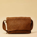 The Shoulder Bag ALIA by LABEL17 is intricately hand-braided using a combination of braiding techniques – a true masterpiece of craftsmanship. It features a zip closure, a leather-lined interior, and a secure inner pocket. With an adjustable strap, it can be worn over the shoulder or crossbody – perfect from day to evening. Handmade in Morocco.