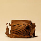 The Shoulder Bag ALIA by LABEL17 is intricately hand-braided using a combination of braiding techniques – a true masterpiece of craftsmanship. It features a zip closure, a leather-lined interior, and a secure inner pocket. With an adjustable strap, it can be worn over the shoulder or crossbody – perfect from day to evening. Handmade in Morocco.