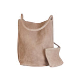 Geflochtene Umhänge-Tasche aus feinem, pflanzlich gegerbtem Lamm-Nappaleder von LABEL17. Integriertes kleines Leder-Etui, ebenfalls  hergestellt in Marokko