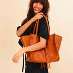 The Shoulder Bag IVY by LABEL17 ist crafted from supple Nappa leather, stands out for its artisanal detailing, distinctive side seams, and long braided handles. 