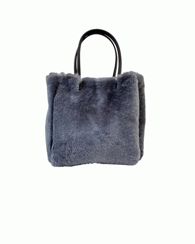 LABEL17 presents the reversible Shearling Bag called Shoulder Bag Shearling Reversible Snow in motion, Made in Switzerland