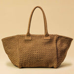 The Shoulder Bag ORIGINAL by LABEL17 is a timeless piece, crafted from fine, vegetable-tanned suede leather and hand-braided. It features a zipper closure and a convenient interior pocket for your essentials.