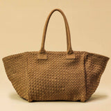 The Shoulder Bag ORIGINAL by LABEL17 is a timeless piece, crafted from fine, vegetable-tanned suede leather and hand-braided. It features a zipper closure and a convenient interior pocket for your essentials.