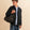 Die Shoulder Bag ORIGINAL XL von LABEL17, aus geschmeidigem Nappaleder von Hand geflochten, bietet grosszügigen Stauraum und eine variable Silhouette. Seitliche Druckknöpfe ermöglichen es, Form und Volumen der Tasche anzupassen. So wird aus dem geräumigen Weekender im Handumdrehen eine alltagstaugliche Begleiterin. Eine herausnehmbare, ebenfalls handgeflochtene Lederpouch sorgt für Ordnung im Inneren. Unisex.