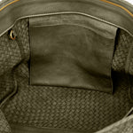 The Shoulder Bag ORIGINAL by LABEL17 is a timeless piece, crafted from fine, vegetable-tanned nappa leather and hand-braided. It features a zipper closure and a convenient interior pocket for your essentials.