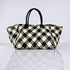 Shoulder Bag Original XL (Weekender), Checkered, von LABEL17: gefertigt aus geschmeidigem, pflanzlich gegerbtem Lamm-Nappaleder, von Hand geflochten mit zusätzlichem abnehmbarem, ebenfalls von Hand geflochtenem Etui zur Organisation innerhalb der Tasche. Handgefertigt in Marokko.