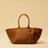 The Shoulder Bag ORIGINAL by LABEL17 is a timeless piece, crafted from fine, vegetable-tanned nappa leather and hand-braided. It features a zipper closure and a convenient interior pocket for your essentials.