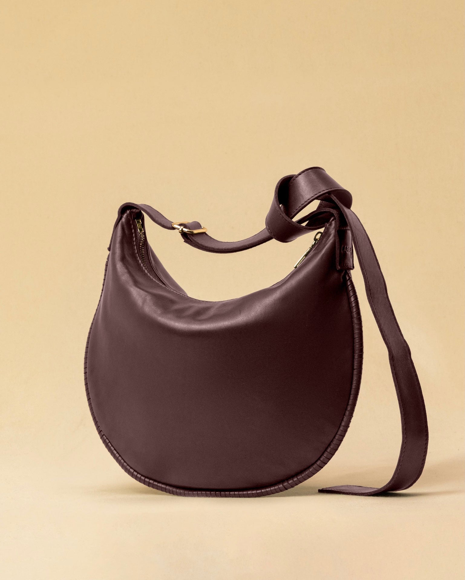 LABEL17's Shoulder Bag Saddle IVY Medium in Burgundy, made of finest Lamb-Nappa, hand-crafted in Morocco