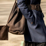 Braided Belt Round Buckle: eleganter Leder-Gurt von LABEL17. Leder-Gürtel aus geschmeidigem, pflanzlich gegerbtem Lamm-Nappaleder, von Hand geflochten, handgefertigt in Marokko, designed in Switzerland