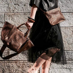 LABEL17 Handbag Tresse Medium Majestic aus geschmeidigem, pflanzlich gegerbtem Lamm-Nappaleder, von Hand geflochten, in Town