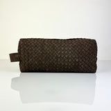 Das stilvolles Reise-Necessaire Travel Pouch VOYAGER von LABEL17 ist mit Reissverschluss und Seitenfächern versehen. Das Leder ist von Hand geflochten und von innen mit Nylon ausgeschlagen. 
