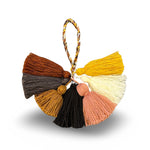 Der farbiger Wool-Pompom von LABEL17 kann als Taschenzubehör, gefertigt aus reiner Schurwolle. Hergestellt in einer Frauenkooperative in Marokko.