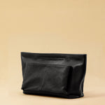 The Bag Organizer PENNY by LABEL17 is crafted from supple nappa leather and brings effortless style and order to large handbags. With integrated outer and inner compartments and a magnetic closure, it fits perfectly into our Shoulder Bag ORIGINAL.