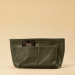The Bag Organizer PENNY by LABEL17 is crafted from supple nappa leather and brings effortless style and order to large handbags. With integrated outer and inner compartments and a magnetic closure, it fits perfectly into our Shoulder Bag ORIGINAL.