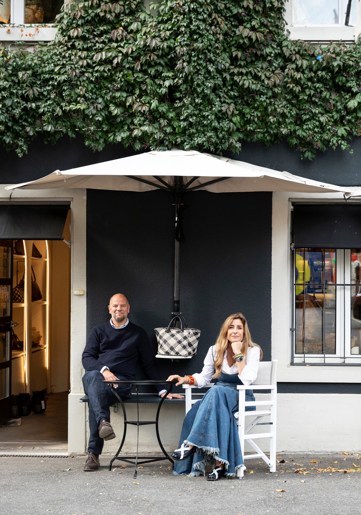 LABEL17 mit den Machern Cristina McDaniel und David Pfrommer vor dem eigenen Shop, LABEL17 STUDIO, an der Brotgasse im Seefeld in Zürich