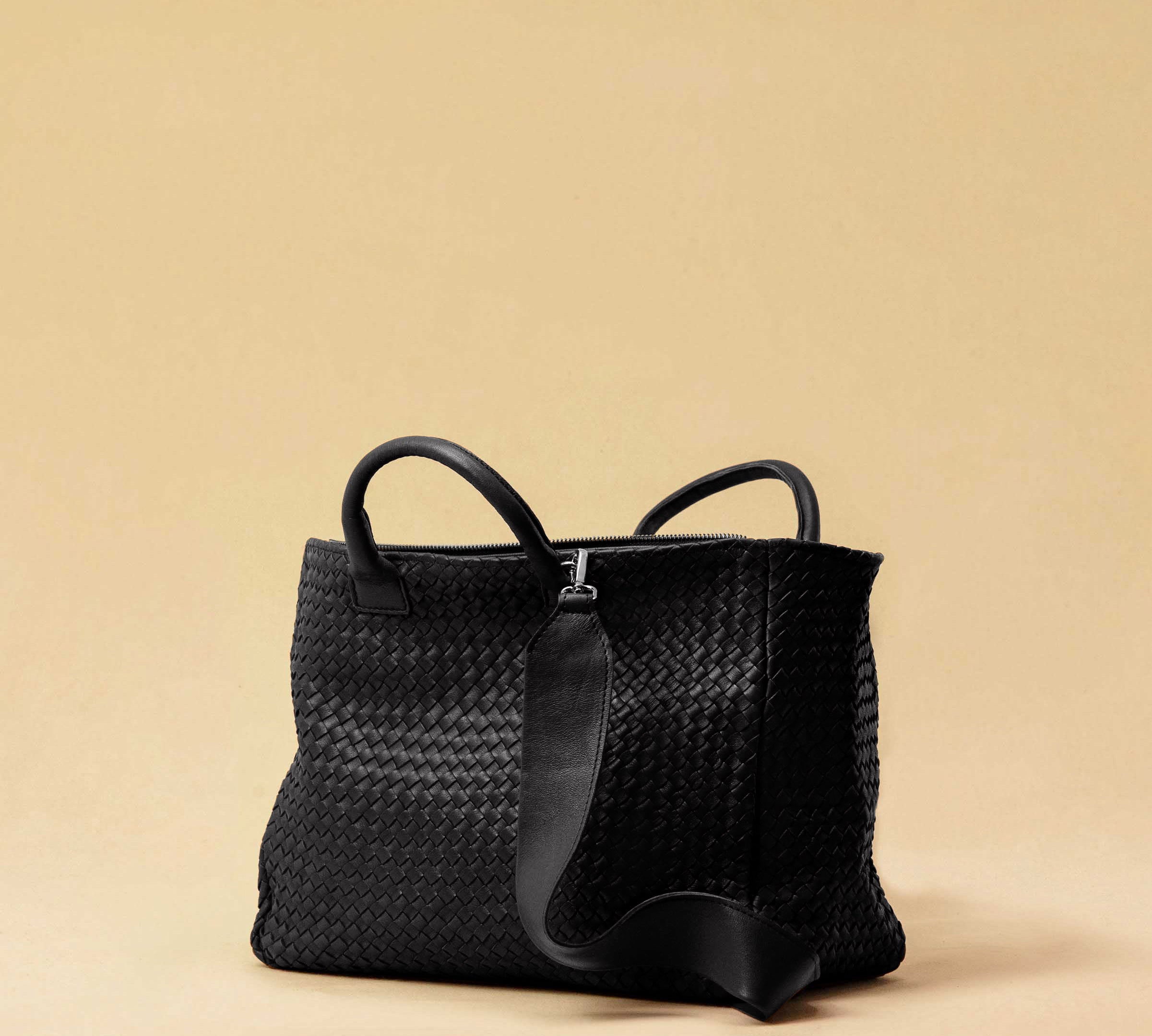 The Cabas Standard by LABEL17 is a larger version of the Cabas Medium – a lightweight handbag made from supple, vegetable-tanned nappa leather. Hand-braided, it features a zip closure, detachable shoulder strap, and a leather-lined interior with a secure inner pocket.
Spacious enough to fit your 14“ laptop in our Laptop Case 14 – perfect for a stylish everyday routine. Handmade in Morocco