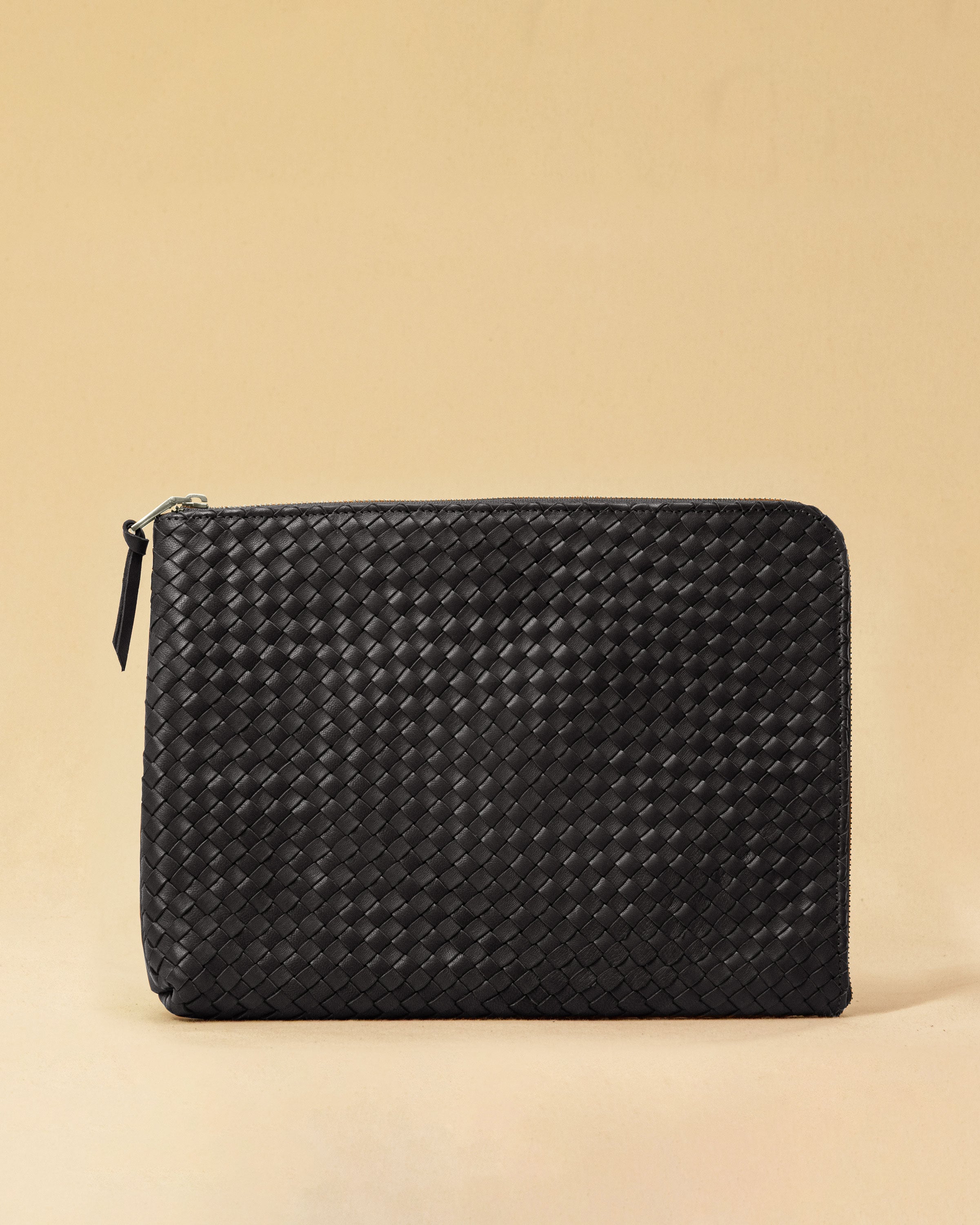 Style and Security, woven into one. The Braided Laptop Case 14 by LABEL17, combines hand-braided lamb nappa leather on the front with smooth leather on the back. Lightly padded, it holds laptops from 13” to 14” securely – with room for documents.
Also available for 15” and 16” devices.
Handmade in Morocco.