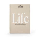 LABEL17 bietet mit dem 'The Coffee Table Photo Album Buch - Life' auf 80 leeren Seiten Gelegenheit, die Lieblingsphotos stilgerecht aufzubewahren und zu präsentieren.