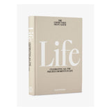 LABEL17 bietet mit dem 'The Coffee Table Photo Album Buch - Life' auf 80 leeren Seiten Gelegenheit, die Lieblingsphotos stilgerecht aufzubewahren und zu präsentieren.