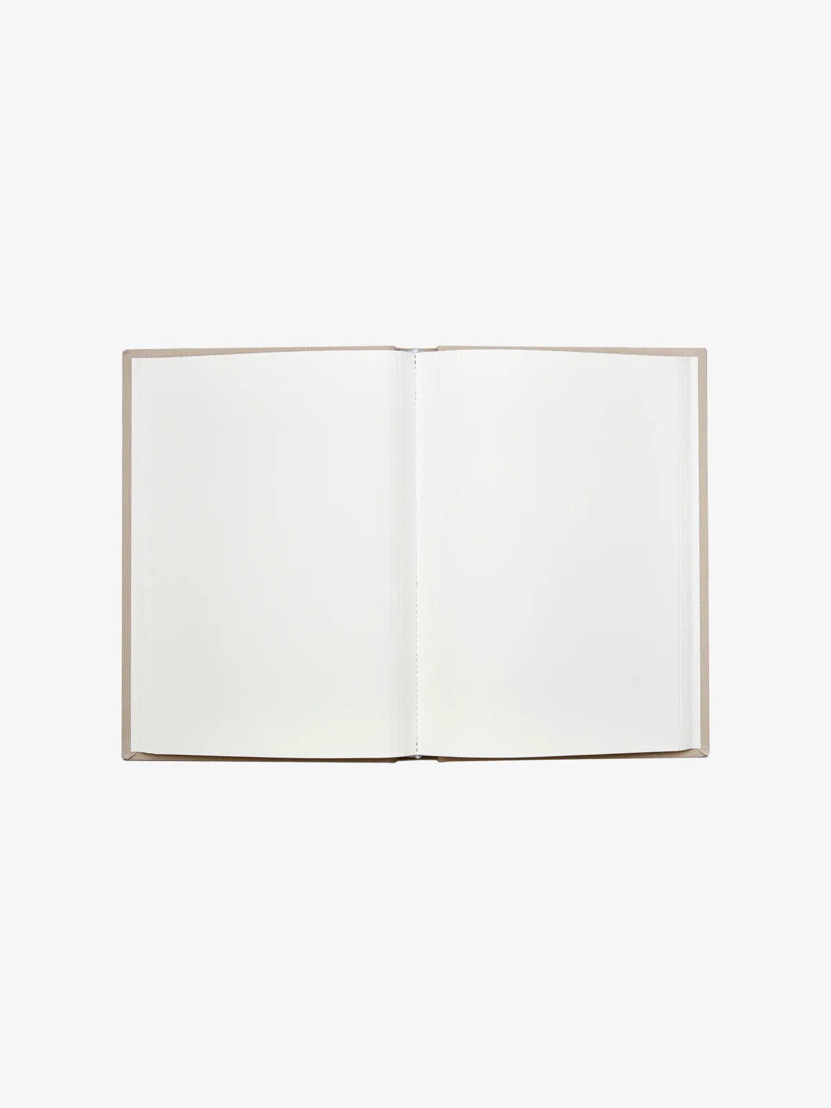 LABEL17 bietet mit dem 'The Coffee Table Photo Album Buch - Life' auf 80 leeren Seiten Gelegenheit, die Lieblingsphotos stilgerecht aufzubewahren und zu präsentieren.