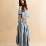 Die Drawstring Blouse LINA von LABEL17 hat einen runden Halsausschnitt und einen verstellbaren Tunnelzug am Saum. Aus Baumwolle ist dieses Top angenehm auf der Haut und ideal für warme Tage.