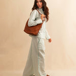 Shoulder Bag ABBIE in Cognac von LABEL17, aus geschmeidigem Lamm-Nappaleder von Hand geflochten. Beutelform mit kurzem und langem Schulterhenkel, hergestellt in Marokko.