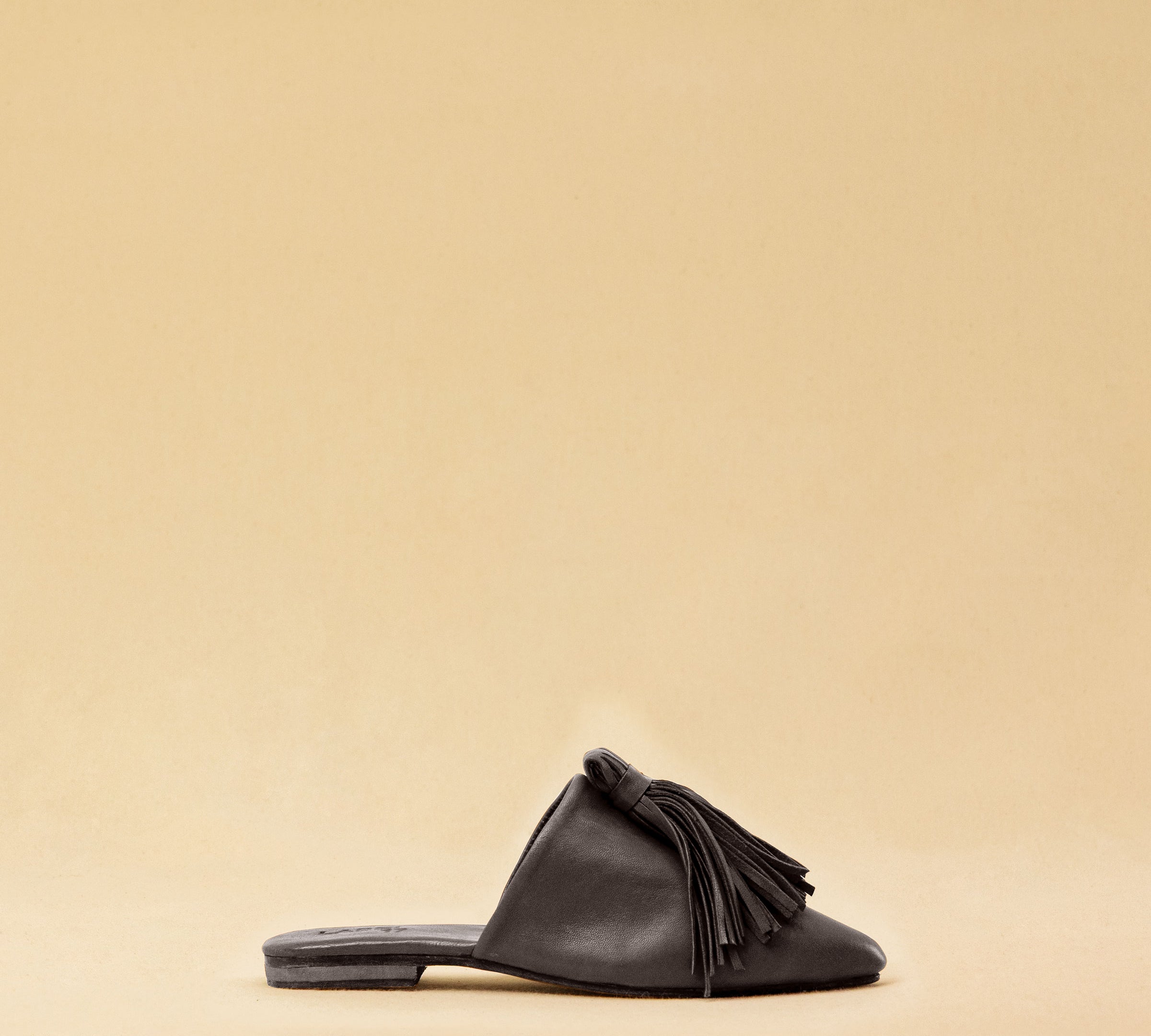 The Mule CHOUCHA by LABEL17 is crafted from supple, vegetable-tanned lamb nappa leather. A large, soft pompom sways elegantly with every step, adding a playful yet refined touch to the design. Handmade in Morocco.
