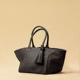 The Shoulder Bag ORIGINAL by LABEL17 is a timeless piece, crafted from fine, vegetable-tanned nappa leather and hand-braided. It features a zipper closure and a convenient interior pocket for your essentials.