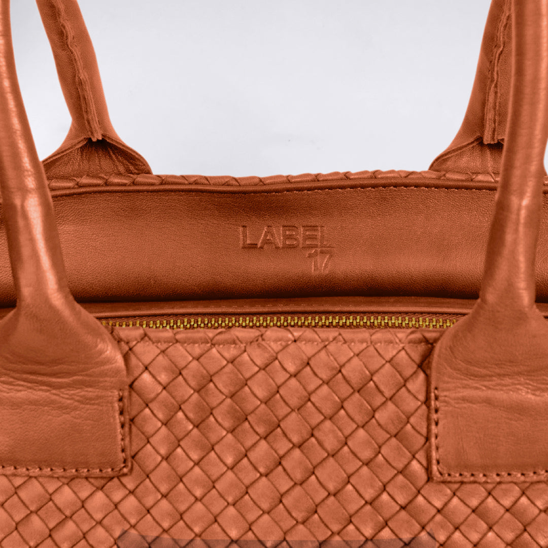 Shoulder Bag ORIGINAL in Cognac from LABEL17: the standard for lightweight bags made from supple hand-woven leather. Handmade in Morocco.