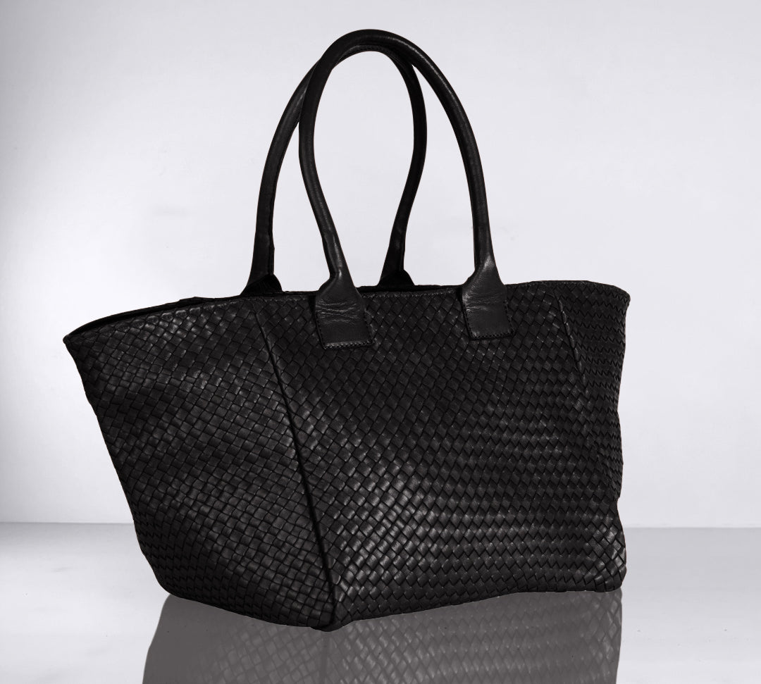 Shoulder Bag ORIGINAL in Black from LABEL17: the standard for lightweight bags made from supple hand-woven leather. Handmade in Morocco.