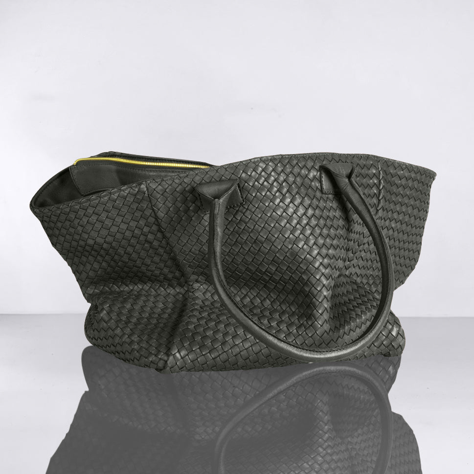 Shoulder Bag ORIGINAL in Charcoal Grey from LABEL17: the standard for lightweight bags made from supple hand-woven leather. Handmade in Morocco.