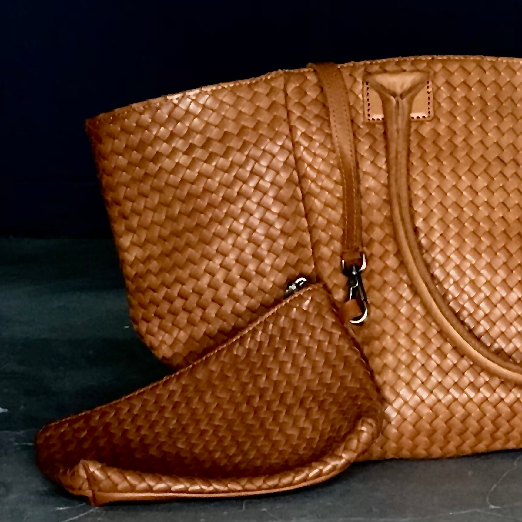 LABEL17 present the Shoulder Bag Tresse with Etui Tresse in Cognac, hand-braided lamb Nappaleather