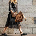 LABEL17 Handbag Tresse Medium Majestic aus geschmeidigem, pflanzlich gegerbtem Lamm-Nappaleder, von Hand geflochten, in Town