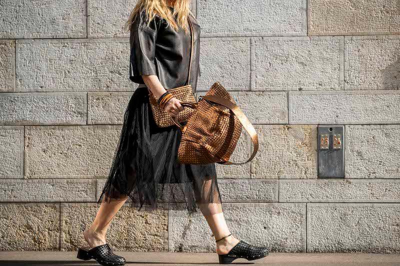 LABEL17 Handbag Tresse Medium Majestic aus geschmeidigem, pflanzlich gegerbtem Lamm-Nappaleder, von Hand geflochten, in Town
