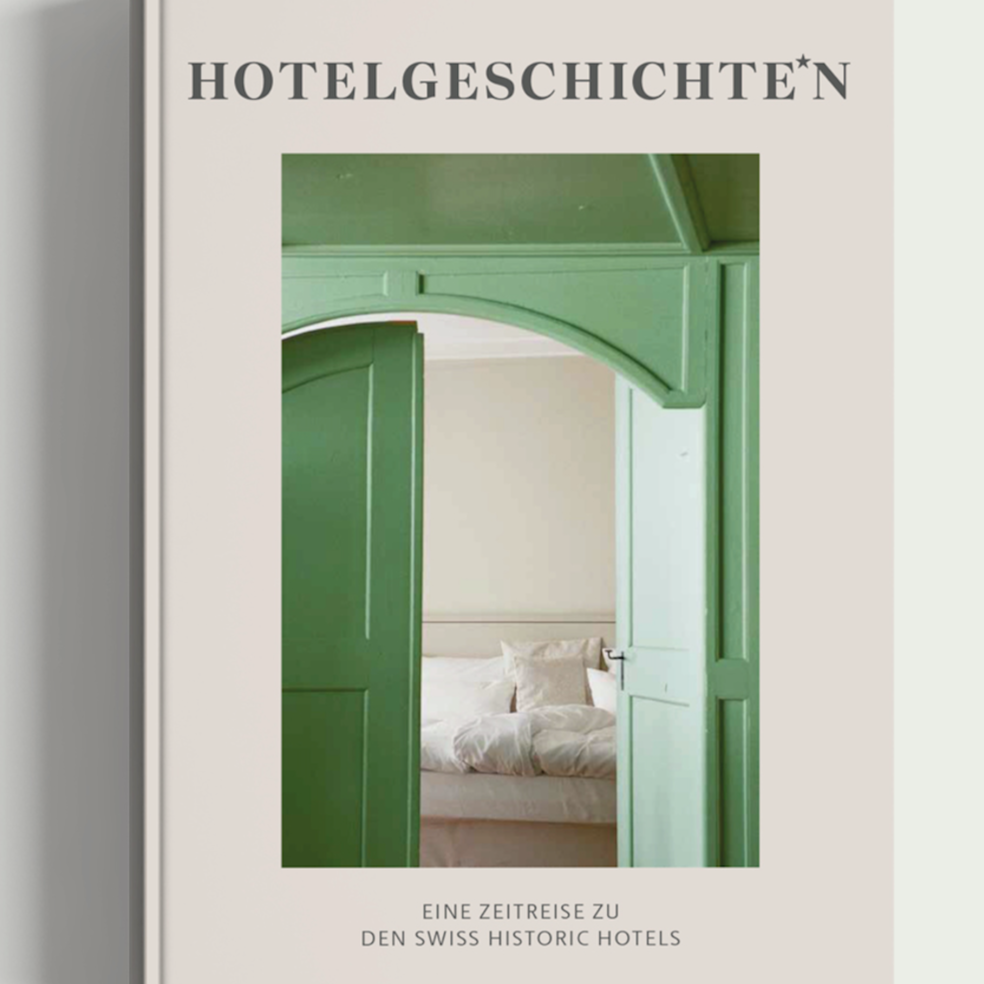 Hotelgeschichten - das Buch von Transhelvetica und den Swiss Historic Hotels präsentiert auf einer Reise durch die Schweiz sämtliche Hotels, angereichert mit Anekdoten.