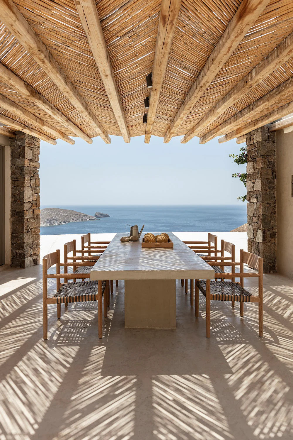 With their understated beauty and holistic design, Mediterranean homes are a perennial source of inspiration - The Style of this Book is pairing with the style of LABEL17.