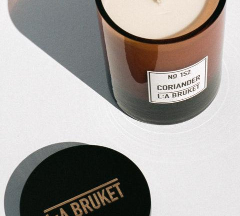 L:A BRUKET Scented Candle, 260g - Coriander, bei LABEL17