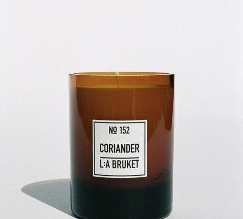 L:A BRUKET Scented Candle, 260g - Coriander, bei LABEL17