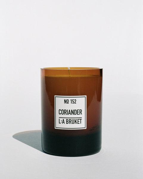L:A BRUKET Scented Candle, 260g - Coriander, bei LABEL17