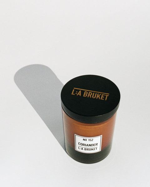 L:A BRUKET Scented Candle, 260g - Coriander, bei LABEL17